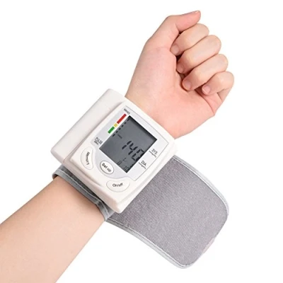 Imagen de Tensiómetro de Muñeca, Lcd Digital Tensiometro Presion Arterial+Frecuencia Cardiaca Medidor Pulso, para El Cuidado Ancianos en Hogar