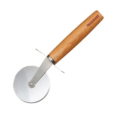 Imagen de Fackelmann Cortador de Pizza Fair, 21cm, con Cuchilla Acero Inoxidable y Mango Madera Haya FSC, Ideal para Pasta, Fácil Limpiar, Estilo Rústico Italiano, 1 ud.