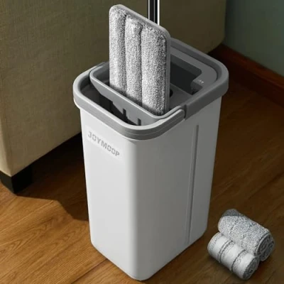 Imagen de JOYMOOP Juego de fregona y cubo con escurridor, plana manos libres cubo, 3 almohadillas microfibra lavables, uso en húmedo seco, sistema limpieza suelos