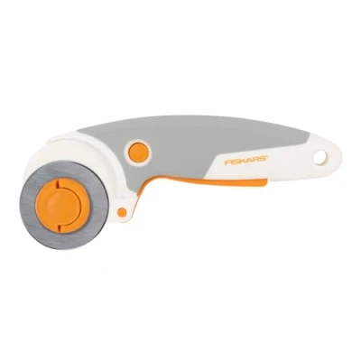 Imagen de Fiskars Cúter rotatorio de titanio, giratorio con gatillo, Para diestros y zurdos, Diámetro la hoja: 45 mm, Naranja/Blanco/Gris, 1066041