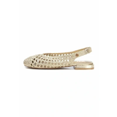 Imagen de XTI Zapato Mujer Oro Calzado Cómodo y Versátil Moda Casual Modelo 14379202 (Talla 38)