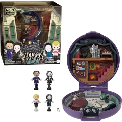 Imagen de Polly Pocket Estuche la Familia Addams con 4 Mini muñecos, Figura de Cosa y 10 Accesorios, Juguete para coleccionistas Inspirado en película, +4 años (HXW25)