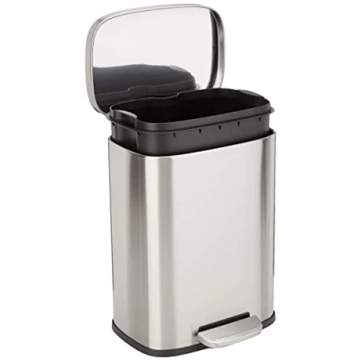 Imagen de Amazon Basics Cubo de basura rectangular pequeño antimanchas con pedal suave, baño, dormitorio o salón, acero inoxidable cepillado y níquel satinado, 12 l, 28,7 x 25,15 38,35 cm (l. an. alt.)