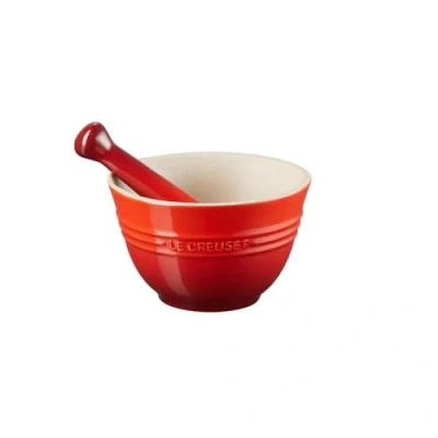 Imagen de Le Creuset Mortero y pistilo de cerámica gres, diámetro 11.5 cm, 360 g, 300 ml, Cereza, 81209300600003