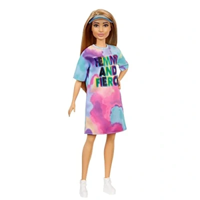 Imagen de Barbie Fashionista Muñeca Morena con Vestido teñido Tie Dye y Accesorios de Moda (Mattel GRB51)