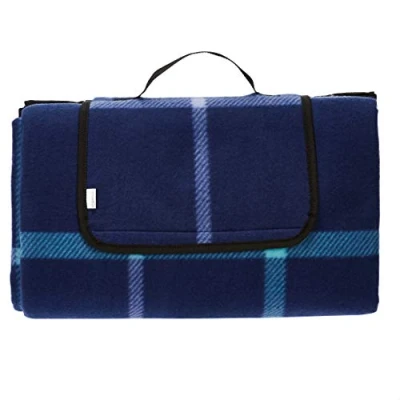 Imagen de Amazon Basics Accesorio de viaje Manta con base impermeable, 150 x 195 cm, Azul y blanco