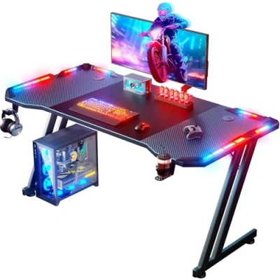 Imagen de HLFURNIEU Mesa Gaming con LED, Ergonómico Gamer 140 x 60 cm, Escritorio Tablero de Fibra Carbono, Desk para Computadora Portavasos y Gancho Auriculares