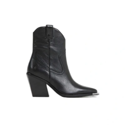 Imagen de Botines de mujer con puntera metálica Bronx New Kole