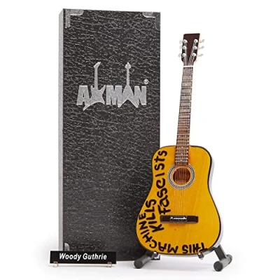 Imagen de Axman Woody Guthrie Réplica de guitarra en miniatura Regalos musicales Escala ornamental 1/4 hecha a mano Incluye una caja exhibición, etiqueta nombre y soporte para