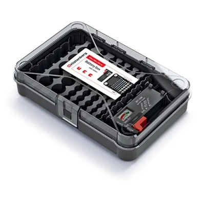 Imagen de Kistenberg KBBT Caja de almacenamiento para pilas (incluye comprobador batería BT 168, 85 ranuras AA, AAA, C, D, bloque 9 V, tapa transparente, montaje en pared, 295 x 195 70 mm)