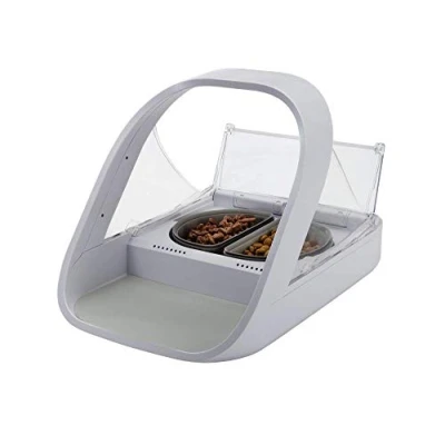Imagen de Comedero SureFeed Connect Sure Petcare con lector de microchip y placa identificación RFID, aplicación móvil, para comida húmeda seca, blanco, hub conector, necesita 4 pilas C (no incluidas).