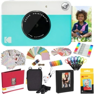 Imagen de KODAK Printomatic Cámara instantánea (Azul) Paquete Todo Incluido con Papel fotográfico Zink (20 Hojas) y Mucho más.