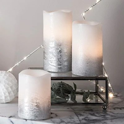 Imagen de Lights4fun Juego de 3 Velas Pillar LED a Pilas en Cera Blanca con Efecto Ombré Plateado
