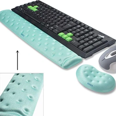 Imagen de BRILA Juego de almohadillas espuma viscoelástica para mouse y teclado, reposamuñecas computadora, laptop, trabajo oficina, juegos PC, diseño agujeros masaje (reposamuñecas ratón