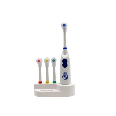 Imagen de CyP Brands Real Madrid Cepillo de dientes, Aseo, Higiene bucal, vibratorio, Funciona con pilas, Color blanco, Producto Oficial