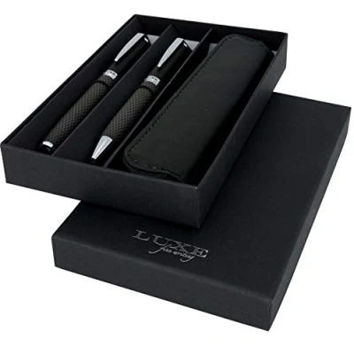 Imagen de Kugelschreiber Set im Carbon Look aus bedruckter Kohlefaser nicht nur für Motorsport Fans mit Hülle und Tintenrollerstift in stylisher Geschenkverpackung Schreibetui von notrash2003