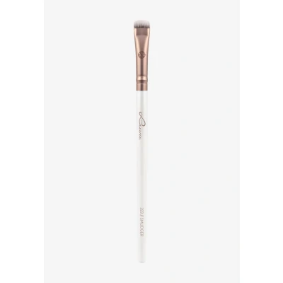 Imagen de brocha de maquillaje profesional Luvia, para sombra ojos, pincel vegana 323 // Smudger Elegance