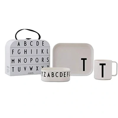 Imagen de Design Letters Clásicos en Maleta 4 Piezas Tritan Set de regalo Para Niños Platos, Bol, Taza &amp; almacenamiento Bebé Libre BPA/BPS, Caída segura Perfecto como Bautizo