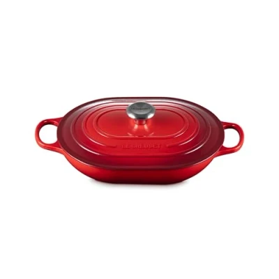 Imagen de Le Creuset Cacerola alargada de hierro fundido esmaltado Signature con asa auxiliar, para todo tipo placas y hornos, 31 cm, 3, 4 litros, Cereza, 21112310602430