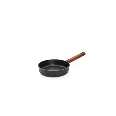 Imagen de Woll Eco Logic QXR Sartén plana de hierro fundido (inductiva, diámetro 20 cm, 5 cm alto, con mango madera firme sostenible, apta para todo tipo cocinas, sin PFAS, revestimiento