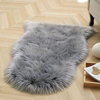 Imagen de HEQUN Alfombra de Piel Oveja sintética, Artificial Alfombra,Funda Silla Forro Polar Suave y mullida para recámara, sofá, Suelo (60x90 CM, Gris)