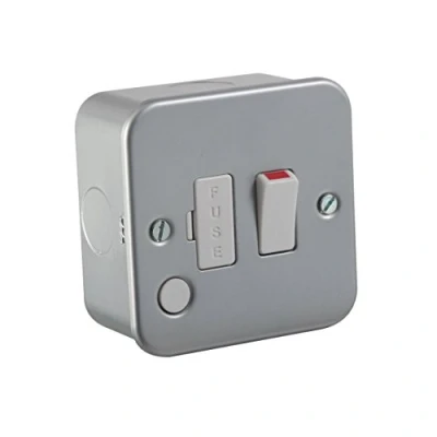 Imagen de Knightsbridge M6300F Unidad de espolón fusionado con Interruptor 13 A Revestimiento Metal Salida Flexible, Plata, Set 10 Piezas