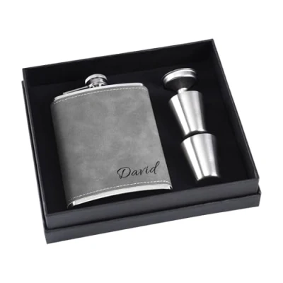 Imagen de Petacas de Alcohol Personalizado para Hombres, Set Frasco Bolsillo 8oz/227ml en Estuche Regalo, a Medida Fiesta, Escalada, Campamento, Bar, Barbacoa y Bodas(Gris)