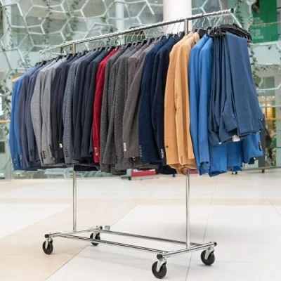 Imagen de Tatkraft Drogo Perchero de Ropa Plegable para Tiendas y Casa, Colgador Pie Robusto hasta 100 kg, Riel Metálico Ajustable con Ruedas