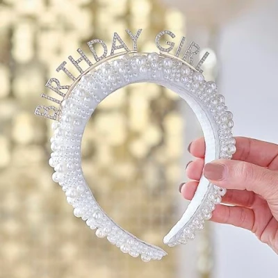 Imagen de Ginger Ray Diadema plateada de cumpleaños para niña con perlas sintéticas, accesorio fiesta