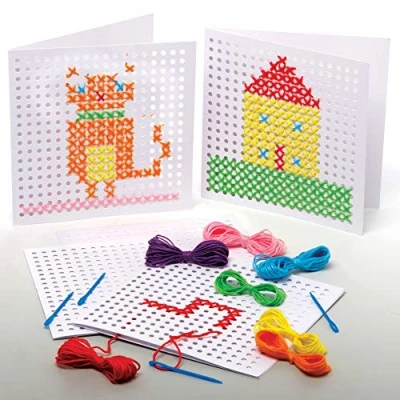 Imagen de Baker Ross AX682 Kit de Felicitaciones Punto Cruz Paquete 6, manualidades para niños coser, enhebrar y decorar tarjetas Navidad
