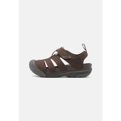 Imagen de Crocs Yukon Fisherman Unisex Sandalias de senderismo, Talla: 45 46, Espresso Zapatos