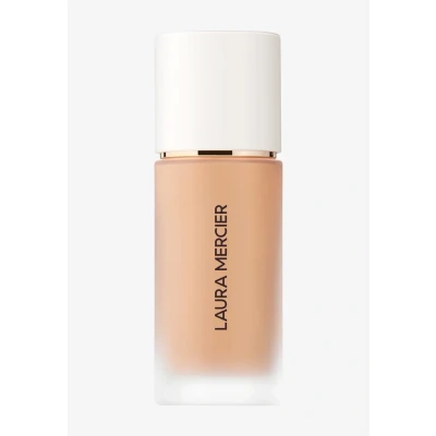 Imagen de Laura Mercier base de maquillaje impermeable y perfeccionadora sin peso, arenisca 3W0 para mujeres, 1 onza