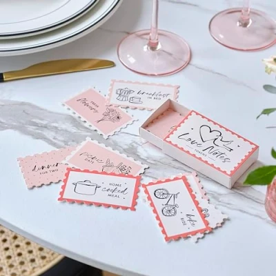 Imagen de Ginger Ray Paquete de 10 fichas amor para el día San Valentín con gestos románticos y caja cerillas