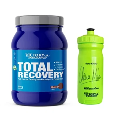 Imagen de Victory Endurance PACK Total Recovery Sabor Chocolate (1250g) + Regalo Bidón Chema Martinez. Recuperación Post Entreno de Carbohidratos, Electrolitos y Proteínas. Con BCAA 2:1:1, Vitaminas Minerales