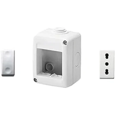 Imagen de Gewiss Contenedor para aparatos 27 Combi protegido 2 plazas gris RAL 7035 IP40 con Nr. 1 enchufe bivalente blanco. interruptor blanco