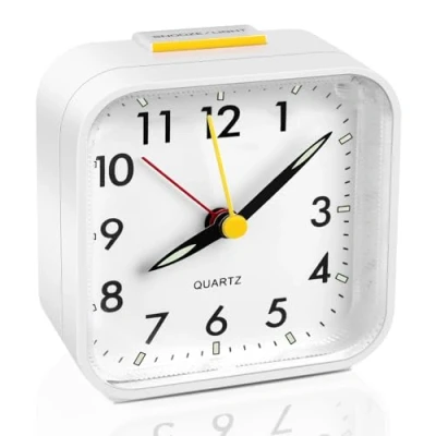 Imagen de VFANDV Reloj Despertador Analógico Silencioso, Despertadores de Mesilla Viaje Cabecera con Luz Nocturna Función Repetición para el Hogar (Blanco)