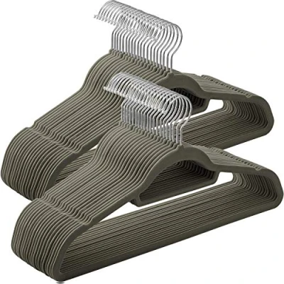 Imagen de SONGMICS 50 Perchas de Terciopelo, Set con Superficie Antideslizante, Ahorro Espacio, Gancho Cromado Giratorio a 360º, Gris CRF50V