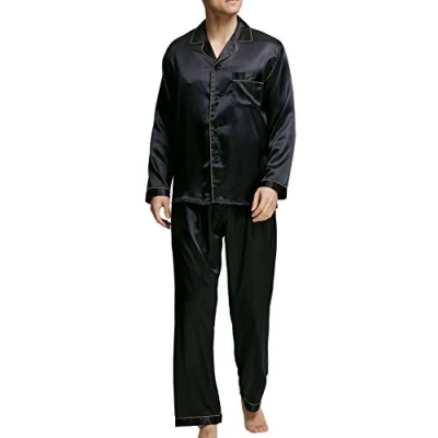 Imagen de Conjunto de pijama satén para hombre, Negro con ribetes dorados, M