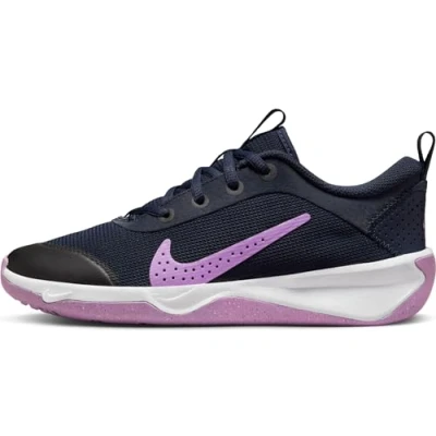 Imagen de NIKE Omni Multi Court (GS), Sneaker, Obsidian/Rush Fuchsia White, 38 EU