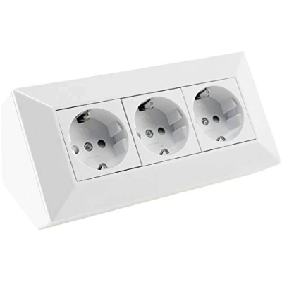 Imagen de Enchufe blanco 230 V montaje en superficie para encimera de cocina o taller, con ángulo 45