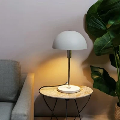 Imagen de lámpara de mesa Lightbox seta 36 cm altura escritorio con interruptor basculante y base piedra travertino como oficina o cabecera metal en color negro plata