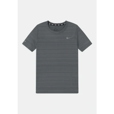 Imagen de Nike Performance DF Miler Unisex Camiseta deportiva para niños, Talla: 13 15a, Smoke grey