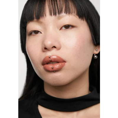 Imagen de Wet n Wild Rose Comforting, Creamy Vibrant Lip Color, Rosehip Oil and Vitamin E Enriched Formula, Buidable Pecan Glaze Shade