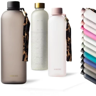 Imagen de MAMEIDO Botella agua 1,5 litro 1,5l motivacional sin BPA, antigoteo, tritan para Colegio, Gym, Oficina (Urban Taupe, 1500ml)