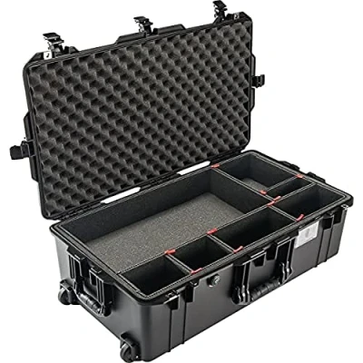 Imagen de PELI 1615 Air Maleta Protectora Ligera y estanca con Ruedas para Drones Equipos fotográficos, 71L de Capacidad, Fabricada en EE.UU., divisores Personalizables TrekPak, Color Negro