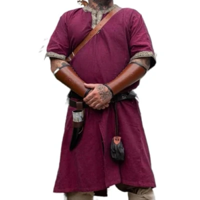 Imagen de Leonardo Carbone® túnica de manga corta Richard ropa medieval para hombre, camisa medieval, camisas ocio, corta, disfraz carnaval, vikinga, LARP 100% algodón, rojo, L