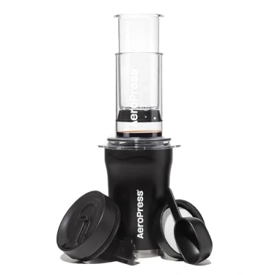Imagen de AeroPress Go Plus, cafetera portátil pequeña para viajes y camping, método de preparación 3 en 1 que combina prensa francesa, Pourover, espresso, café cuerpo completo sin amargor, kit