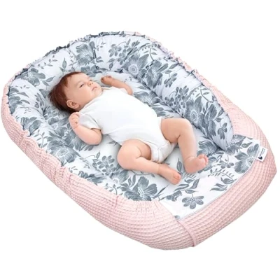 Imagen de Medi Partners Nido de Bebé Recién Baby Nest 100% Algodón Waffle Protector Cuna Viaje Bebés 100x60x15cm Cierre Seguro (Berry con Rosa Waffle)