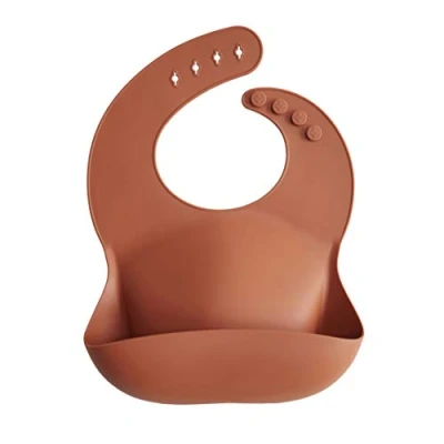 Imagen de mushie Babero de Silicona para Bebés Baberos Alimentación con Bolsillo Fáciles Lavar 4 Tamaños Ajustables Sin BPA Accesorio Durable Niños Pequeños y Niñas Clay