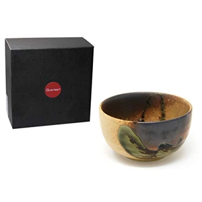 Imagen de Quertee Cuenco original japonés para matcha 400 ml en una caja de regalo
